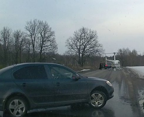 Нижегородская прокуратура занялась севшим на трассу вертолетом священников