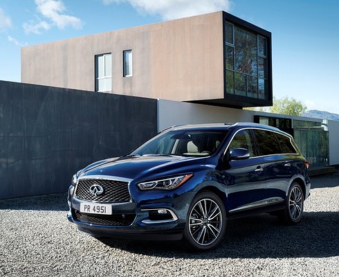 Названа дата российской премьеры Infiniti Q30 и QX30