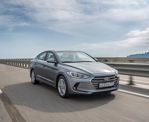 Hyundai Elantra метит на лидерство в С-классе