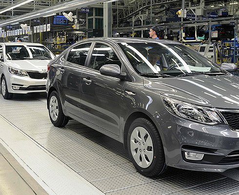 Производство автомобилей в России продолжает снижаться