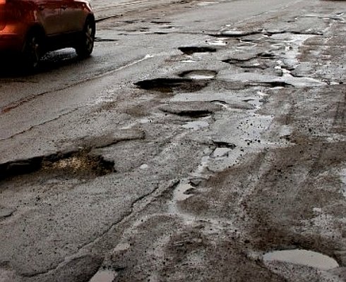 Плохое состояние дорог является причиной половины ДТП