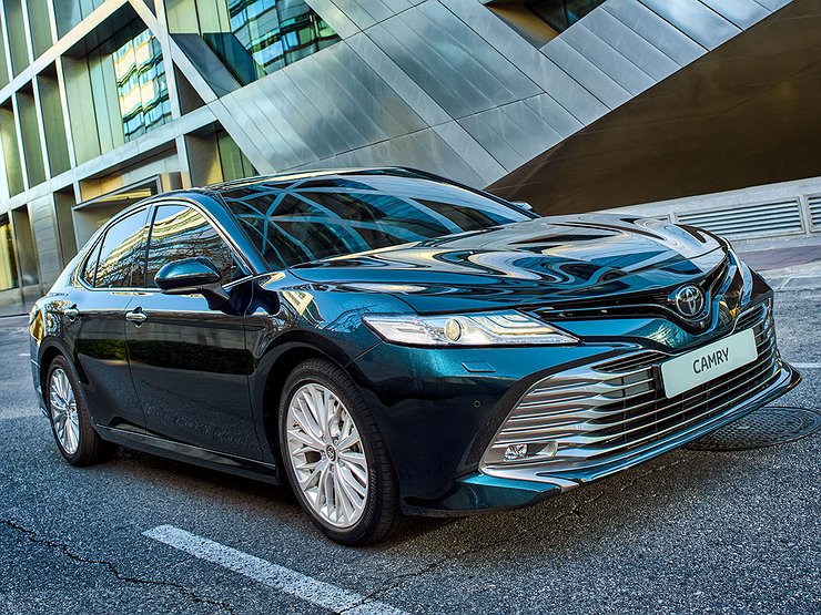 В России стартовали продажи новой Toyota Camry ...