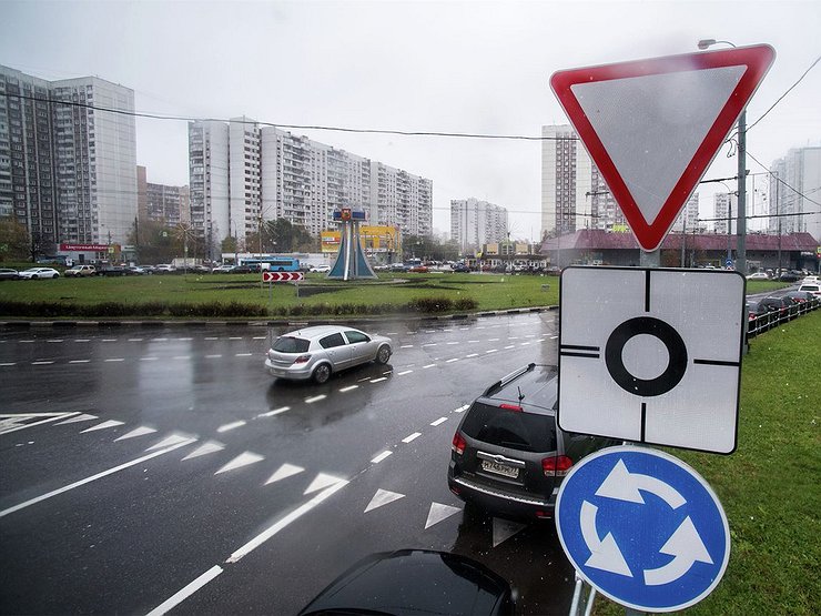 Как показывать сигнал поворота при въезде на кольцо