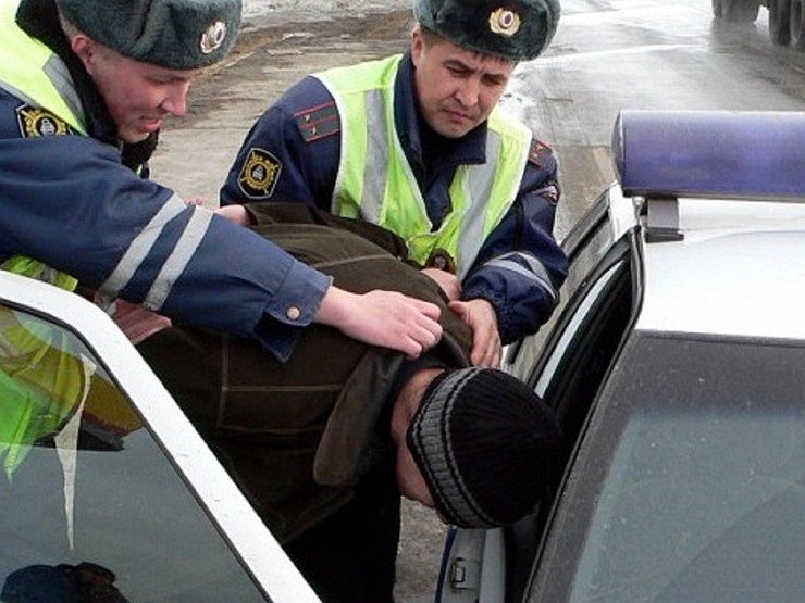Гаишник остановил авто