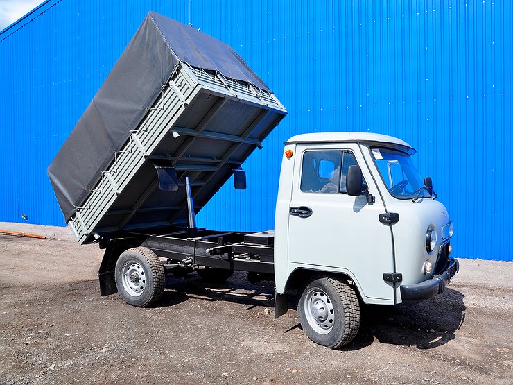 UAZ_dump_truck.jpg.740x555_q85_box-0%2C0%2C1698%2C1275_crop_detail_upscale.jpg