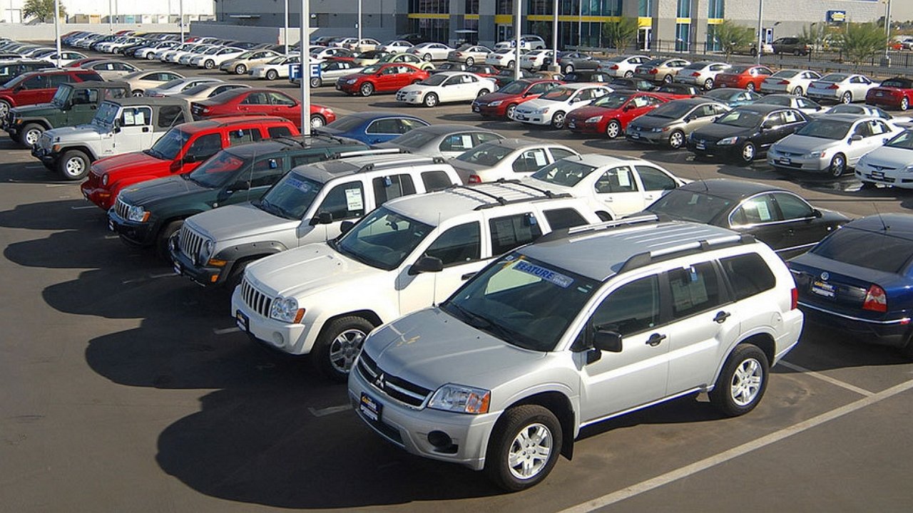 продается машина. авто б у х. рынок автомобилей. вторичка автомобилей. автомобильный рынок.