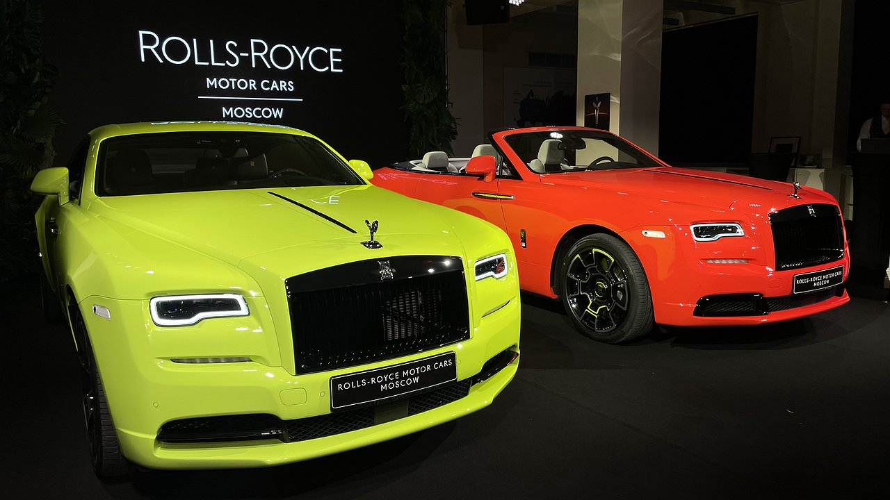 Уникальный чернозеленый RollsRoyce представили в Москве  Журнал Движок