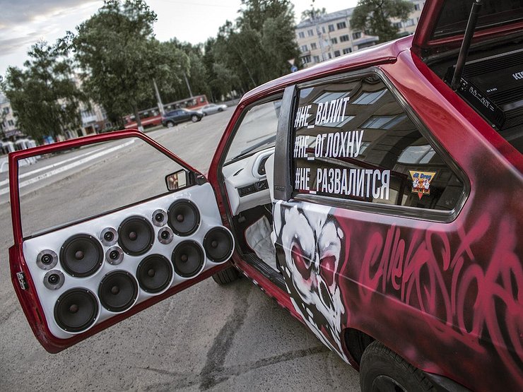 Громкая музыка в авто