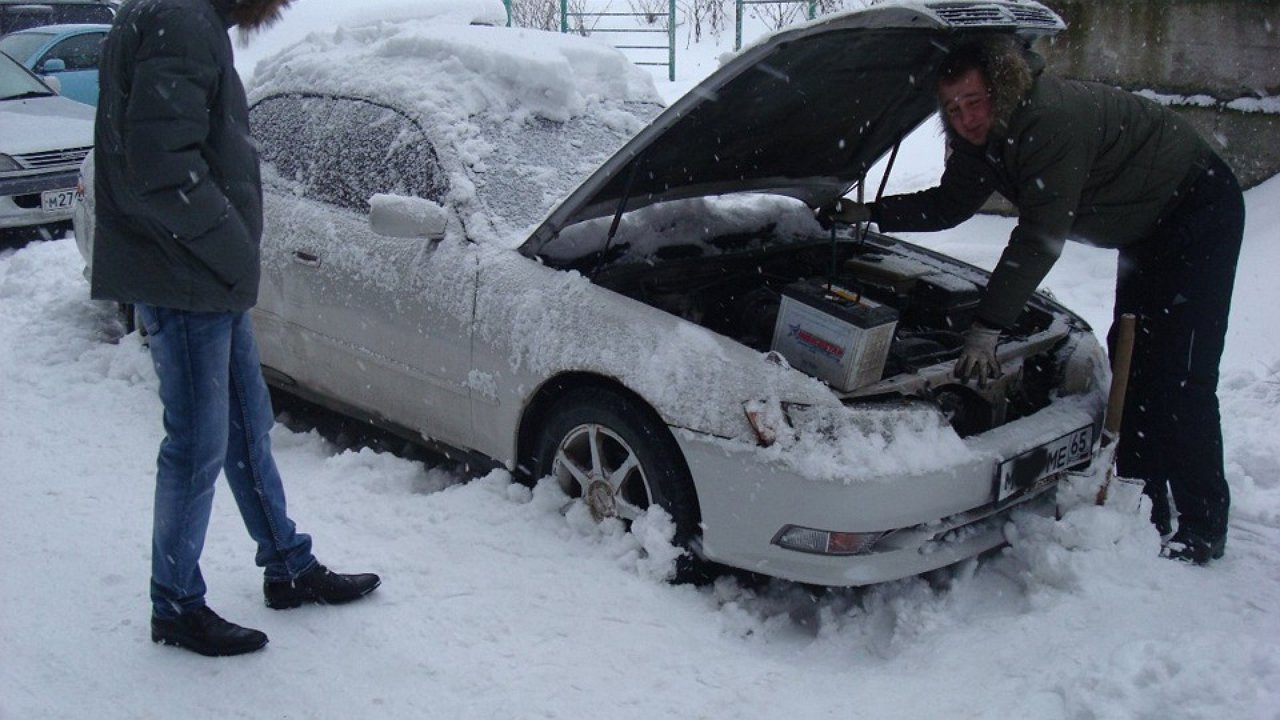 автомобиль для холодного климата. замерзший автомобиль. прогрев приоры зимой. автомобиль зима. прогрев приоры зимой.