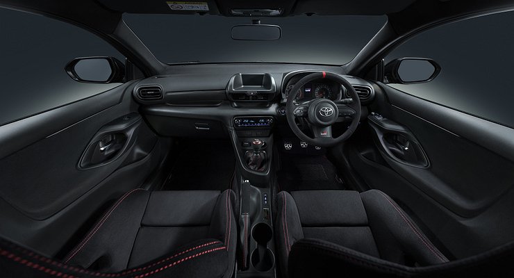 The Russians rushed to buy right-hand drive “Japanese” en masse
