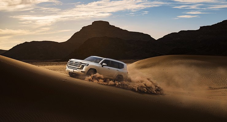 “Cheap” Toyota Land Cruisers from the Middle East are delivered to Russia in batches