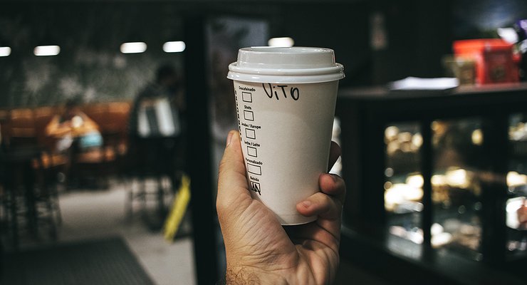 Why professional drivers only drink drinks from their own glasses