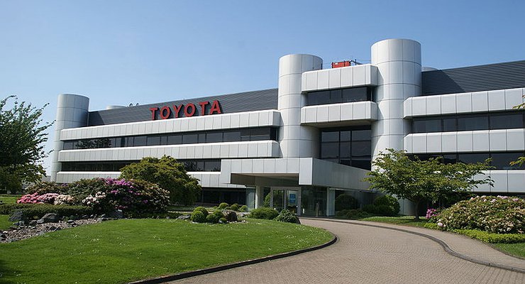 Toyota closes eight factories due to component problems