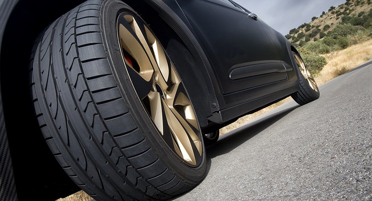 Why do summer tires suddenly start buzzing at speed?