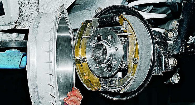 Why are drum brakes better than disc brakes?