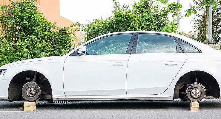 In Russia, theft of wheels and side mirrors has increased by 50%
