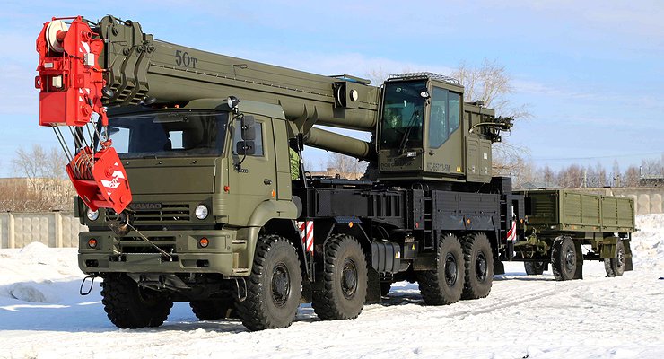 Why did the Belarusian army suddenly put decommissioned equipment on the road?
