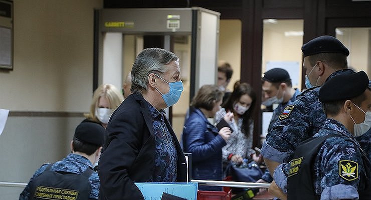 “Drunk accident driver” Mikhail Efremov is shaken in a colony for money