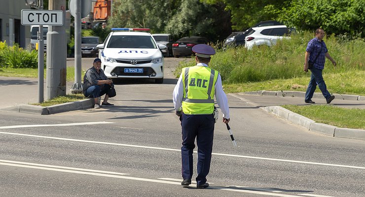 Road to the sea: how to make the car invisible to the traffic police