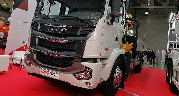 “I want to be Scania”: JAC offers the Russians a fashionable twenty-ton truck