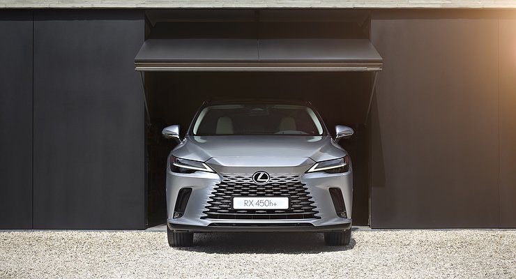 The Japanese introduced the latest Lexus RX: only the name remains the same