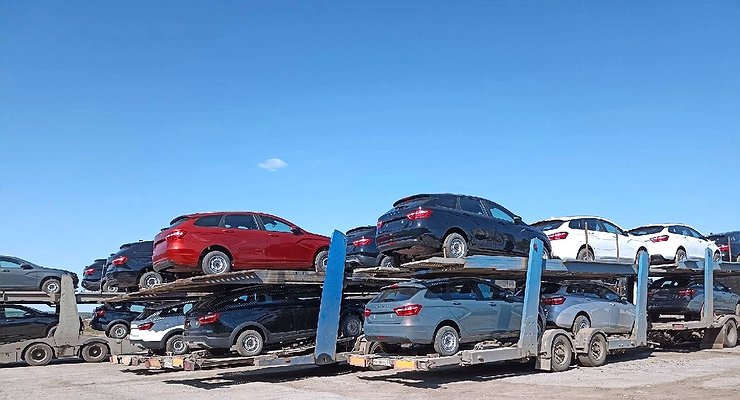 LADA Vesta on 13-inch wheels started coming to dealers