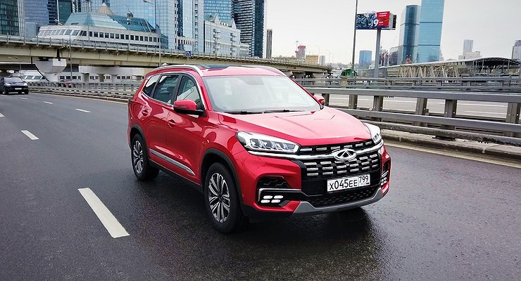 Come out of the shadows: video test drive of the updated crossover Chery Tiggo 8