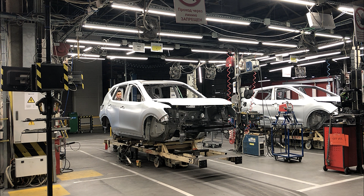 When will Toyota and Nissan plants in St. Petersburg resume car production?