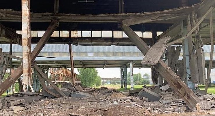 It’s even better: at the KamAZ factory, the transition between two workshops collapsed