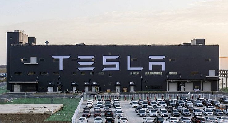 Tesla electric car production unexpectedly, but expected to stall