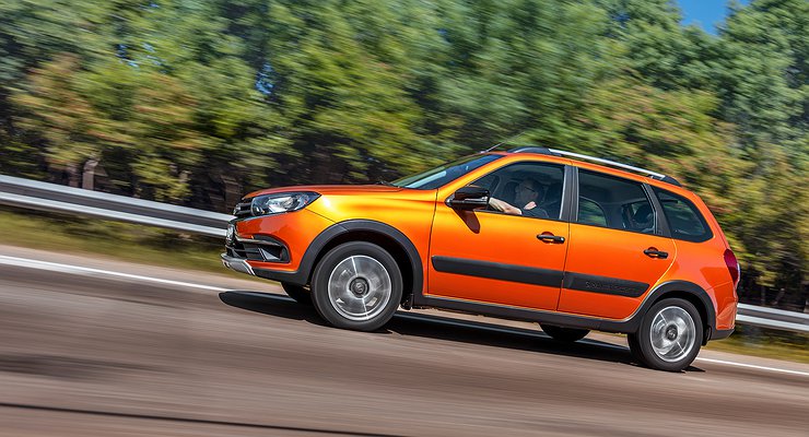 Impoverished Russians are helped to buy insanely expensive cars