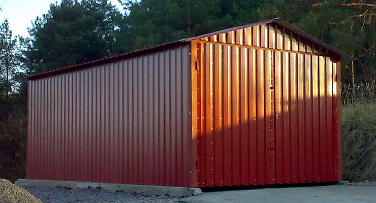 The Russians started dismantling and stealing entire garages en masse