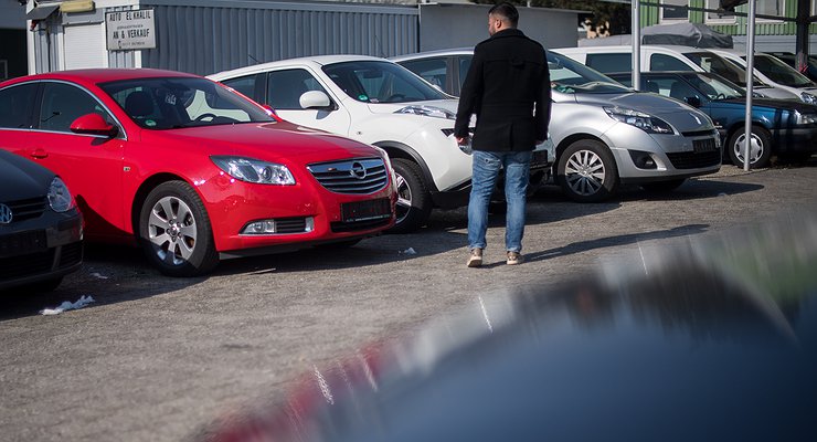 New car sales in Russia collapsed below the plinth