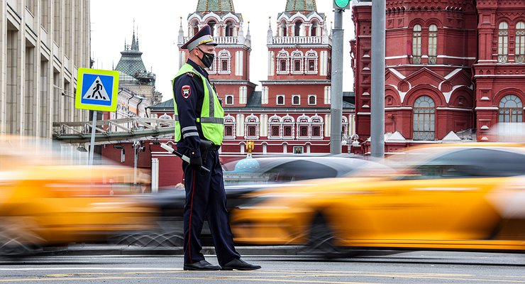 General raids of the traffic police, a wild decline in car sales and the Chinese “Moskvich”: the results of the week
