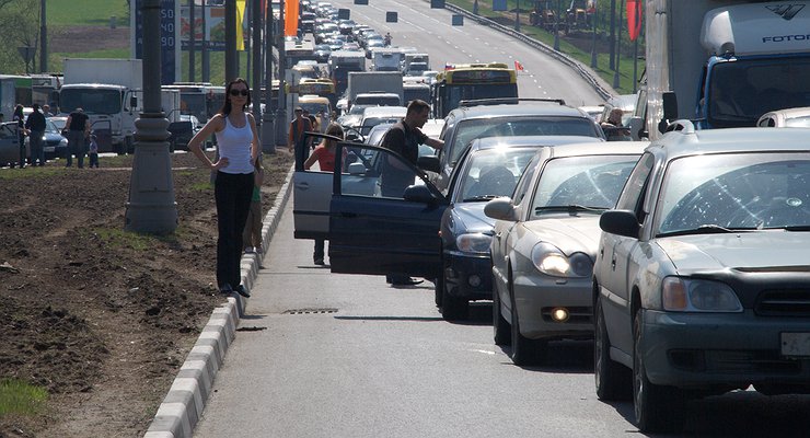 Nine cars crashed with broken wheel on Moscow ring road