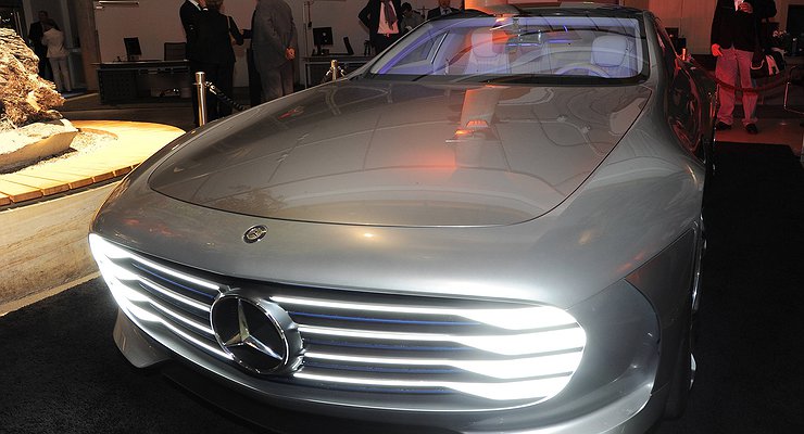 Mercedes-Benz stops operations in Russia