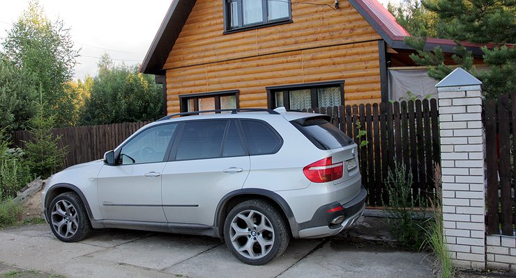 What happens if a car is parked near someone else’s lot in the country?