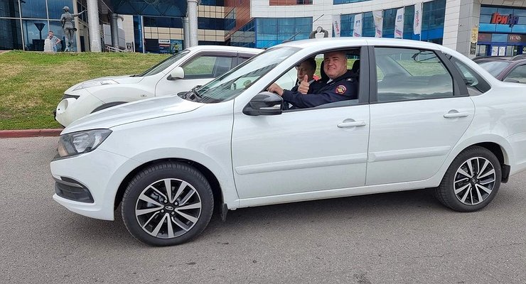 The head of the traffic police, Mikhail Chernikov, “moved” to the new LADA Granta