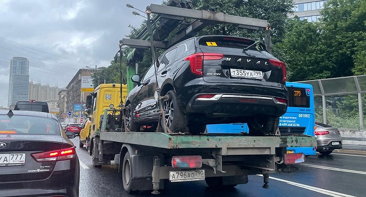 The smell remains: why you should not buy a Chinese crossover Haval Jolion