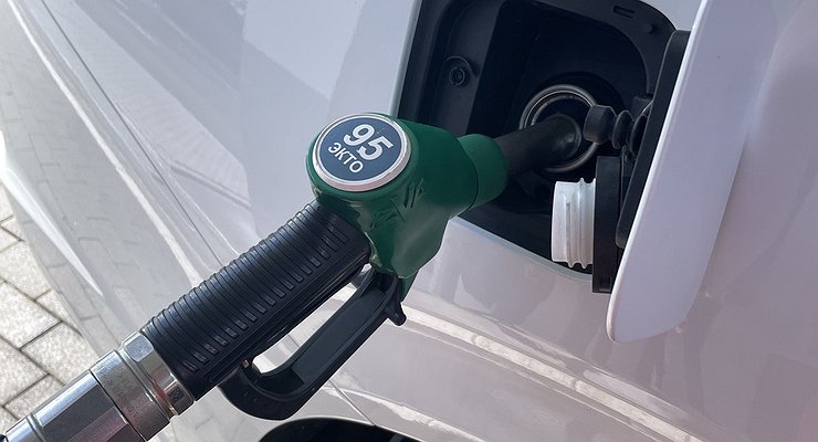 Those who do not switch to electric cars are waiting for “golden” spare parts and gasoline