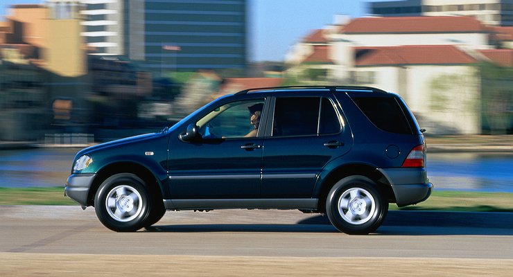 Mercedes-Benz repairs “rotten” ML SUVs to Russians for free