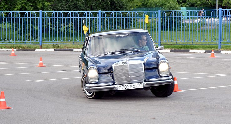 Gray hair down to the beard and gasoline down to the ground: test drive of the rare Mercedes-Benz 250 SE