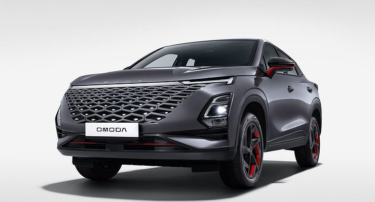 What engine is the latest Omoda C5 crossover coming to Russia with?