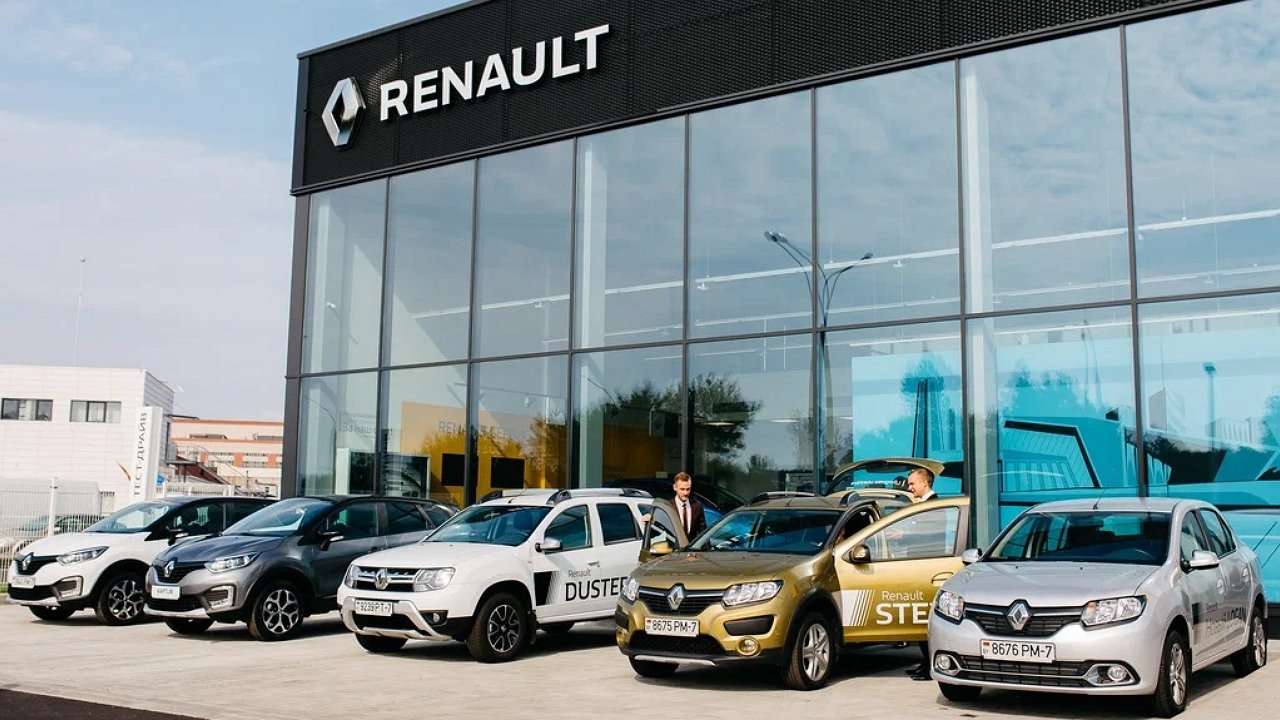 Авто бай беларусь. Автосалон Renault. Минск автосалон. Рено Минск. Салон Рено в Минске.