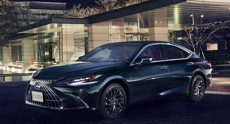 Lexus ES got a cool special edition and became safer