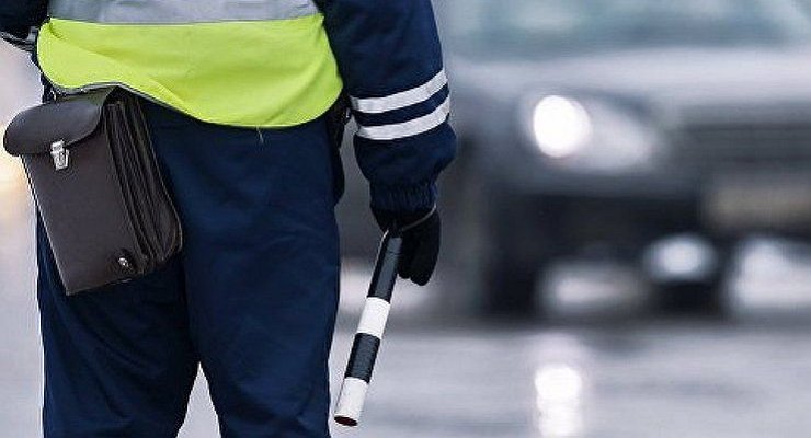 How the traffic police fines and deprives drivers “rights” for backing up