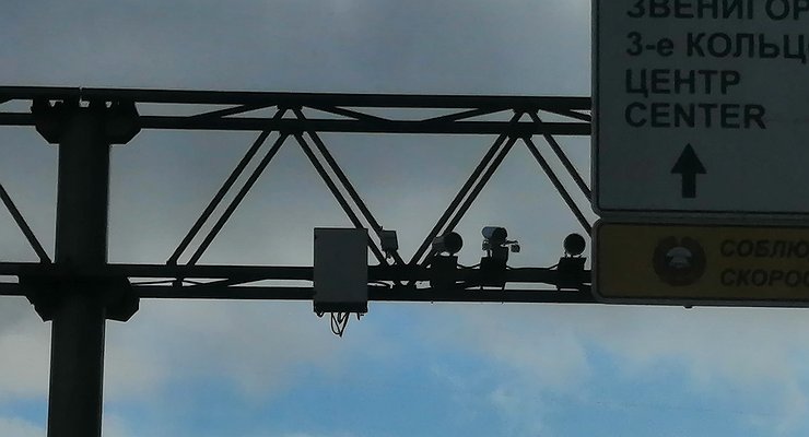 Car owners have come up with a semi-legal way to make the car “invisible” to traffic police cameras