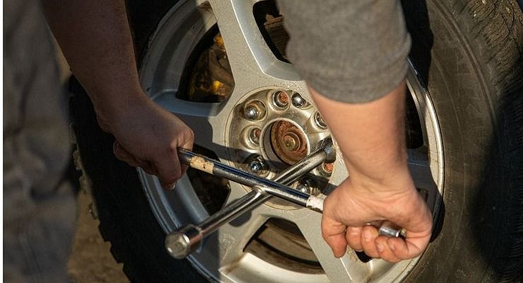 Why seasoned drivers put tubes in tubeless tires
