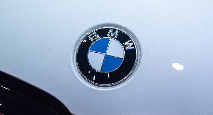 BMW came with manual gearbox for “crooked” drivers