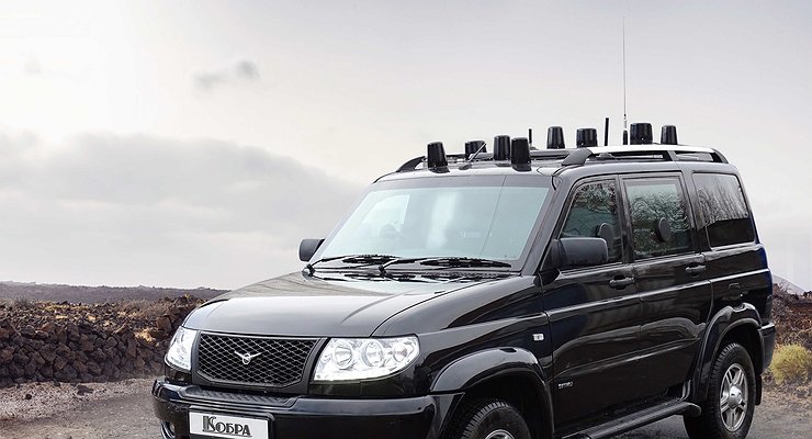 Why do car owners put “black flashing lights” on the roofs of their cars?